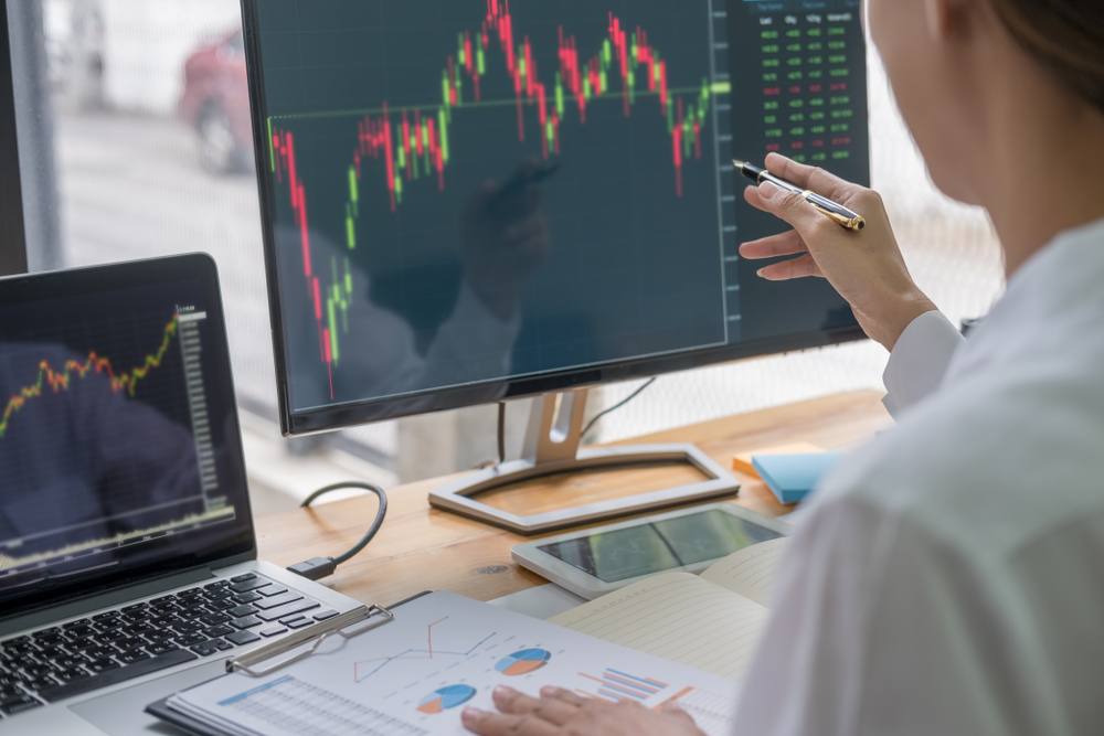 How to Trade Forex Safely in 2026: Risk Control Techniques and Riverquode Tools Explained